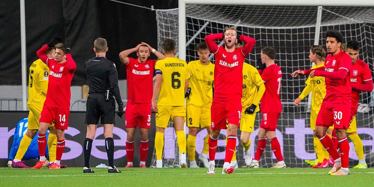 Akhir Tragis Mees Hilgers di Liga Europa: Bikin Gol Bunuh Diri, Twente Tersingkir