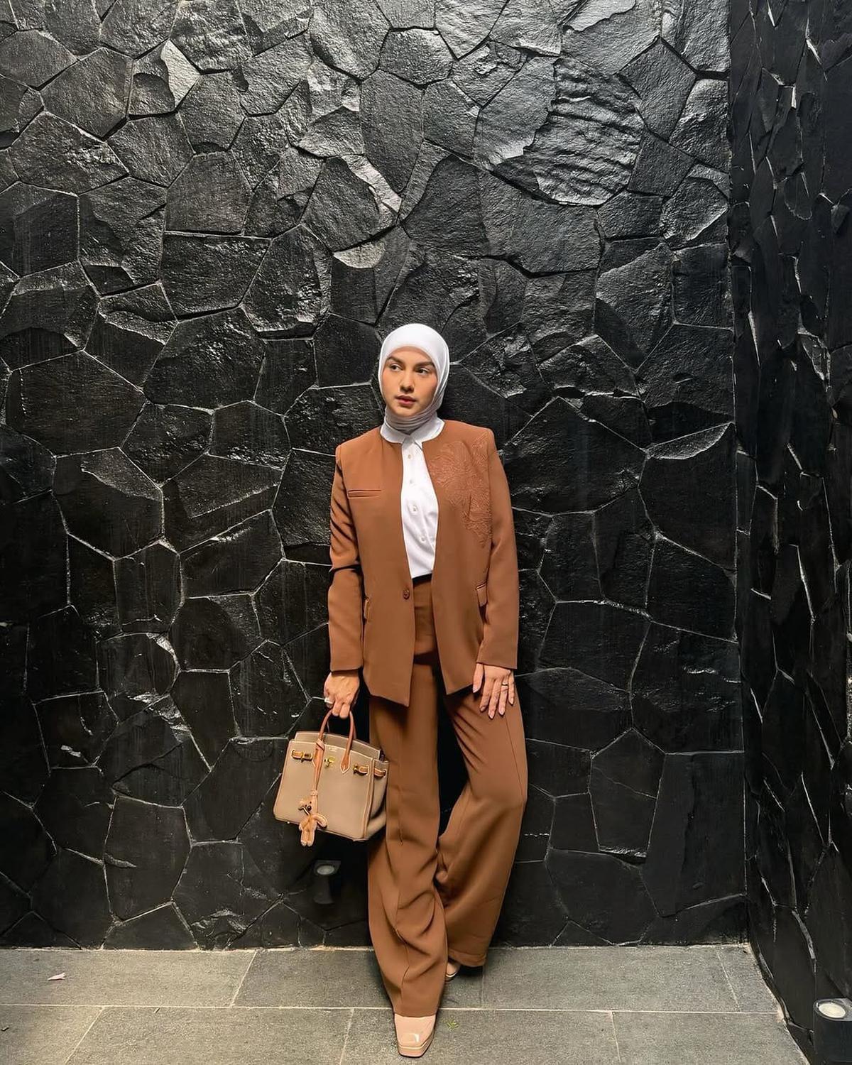 Model Hijab Irish Bella, Inspirasi Cantik di Hari Raya Lebaran Idul Fitri 2025