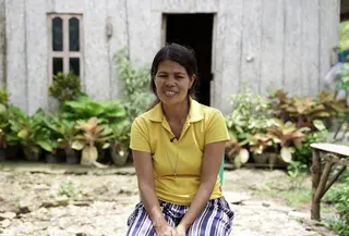 Usaha makanan Adriana Hedmunrewa, warga Desa Kaliwano, NTT tetap hidup meski ada program MBG di tiap sekolah.