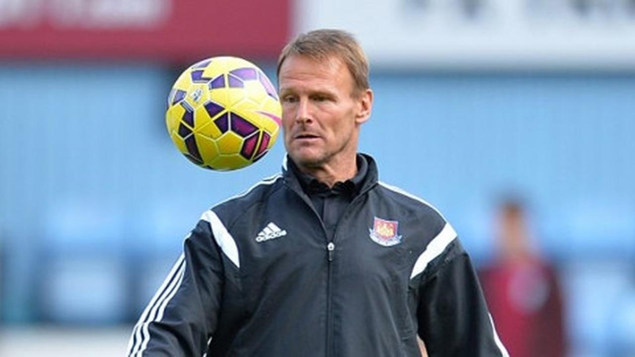 Sheringham minta kritik MU dan Van Gaal berhenti
