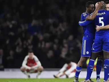 Para pemain Chelsea merayakan kemenangan atas Arsenal pada laga Liga Premier Inggris di Stadion Emirates, Inggris, Minggu (24/1/2016). Chelsea berhasil menang 1-0 atas Arsenal. (Reuters/Dylan Martinez)