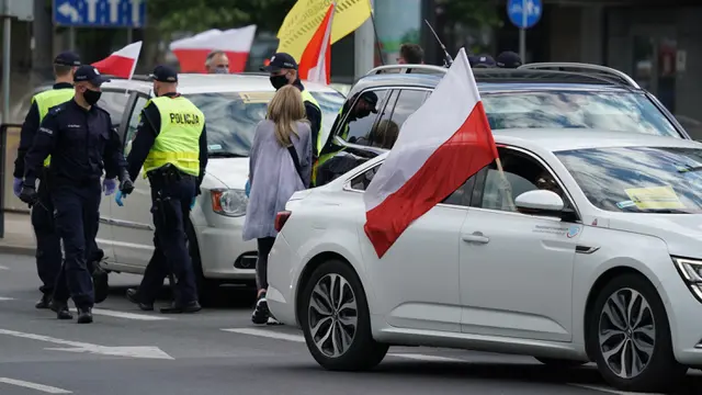 FOTO: Pengusaha Polandia Demo Minta Bantuan Pemerintah
