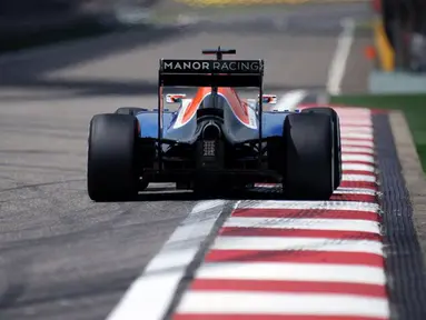 Pebalap Manor Racing asal Indonesia, Rio Haryanto, berada di posisi ke-19 dalam latihan bebas kedua F1 GP China di Sirkuit Internasional Shanghai, China, Jumat (15/4/2016). (Bola.com/Twitter/Manorracing)