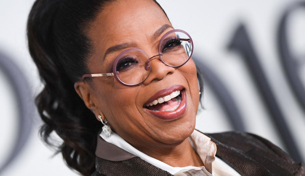 <p>Oprah Winfrey menghadiri pemutaran perdana The 1619 Project di Academy Museum of Motion Pictures, Los Angeles, California, Amerika Serikat, 26 Januari 2023. Oprah Winfrey termasuk di antara bintang-bintang yang tampil pada debut The 1619 Project. (VALERIE MACON/AFP)</p>