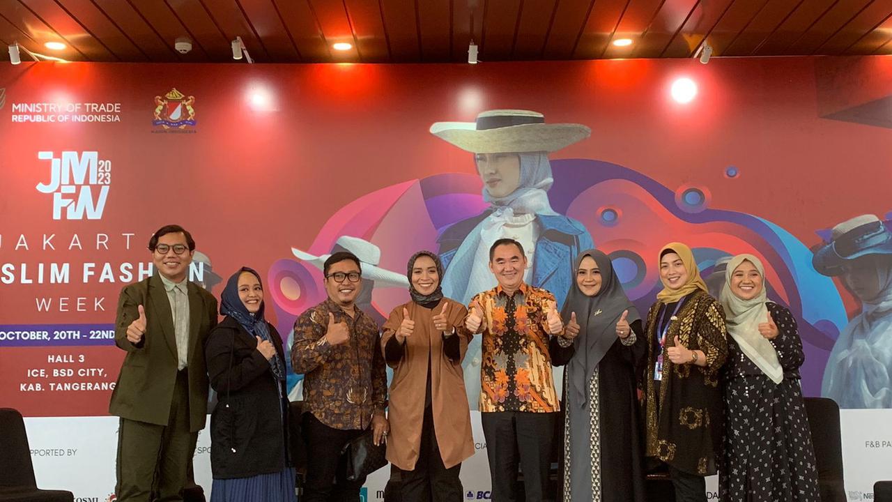 Para desainer yang tampil di JMFW 2023 pada Kamis (20/10/2022).