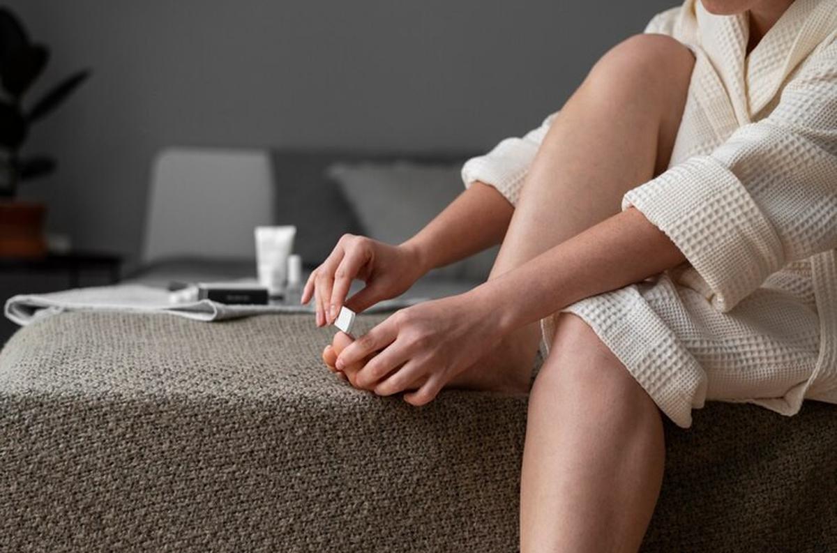 Gunakan Produk Perawatan Kaki