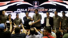 Suasana saat drawing delapan besar Piala Presiden 2019 di ruang media SUGBK, Jakarta, Selasa (19/3). Pertandingan akan berlangsung pada 29-31 Maret mendatang. (Bola.com/Yoppy Renato)