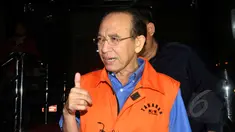 Mantan Menag Suryadharma Ali seusai menjalani pemeriksaan di KPK, Jakarta, Selasa (28/4/2015). SDA diperiksa sebagai tersangka dalam kasus dugaan korupsi penyelenggaraan haji di Kementerian Agama tahun 2012-2013. (Liputan6.com/Helmi Afandi)