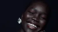 Nyakim Gatwech, model dari Sudan yang mendapat julukan Queen of Dark (Dok.Instagram/@queennyakimofficial/https://www.instagram.com/p/B4aofM7JqUy/Komarudin)