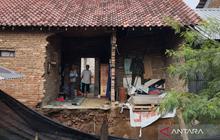 Bupati Kudus Salurkan Bantuan Darurat untuk Warga Terdampak Rumah Ambrol Akibat Gerusan Sungai