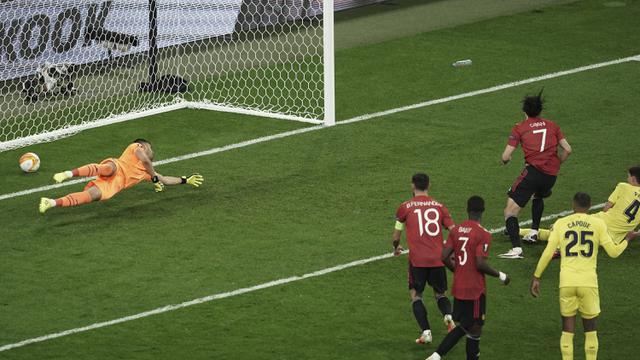 FOTO: Penalti De Gea Gagal, Villarreal Juara Liga Europa 2020/2021 usai Tundukkan Manchester United 12-11 - Edinson Cavani