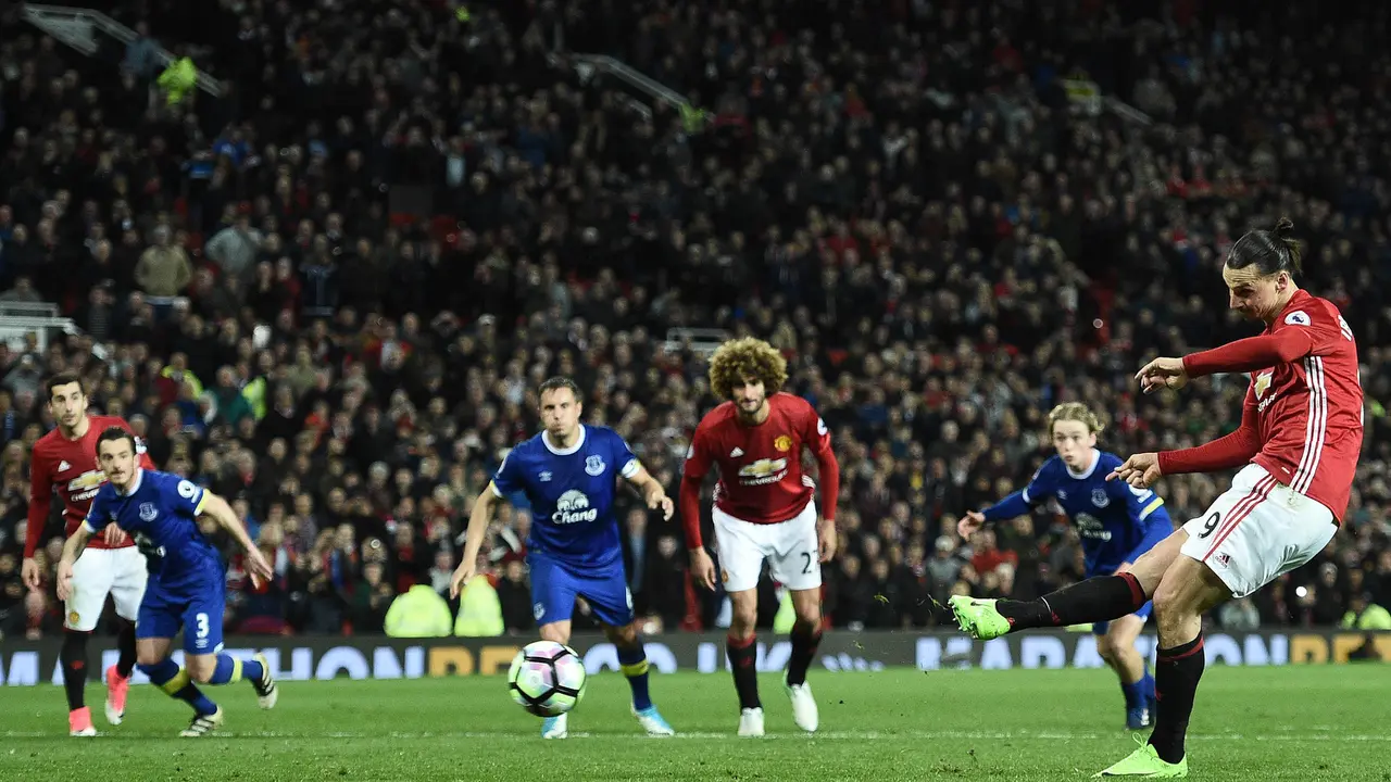 Gol Injury Time Ibrahimovic Selamatkan MU dari Kekalahan