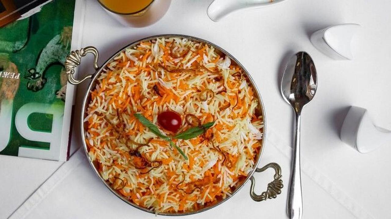 1. Nasi Biryani: Kelezatan Rempah India dalam Setiap Gigitannya