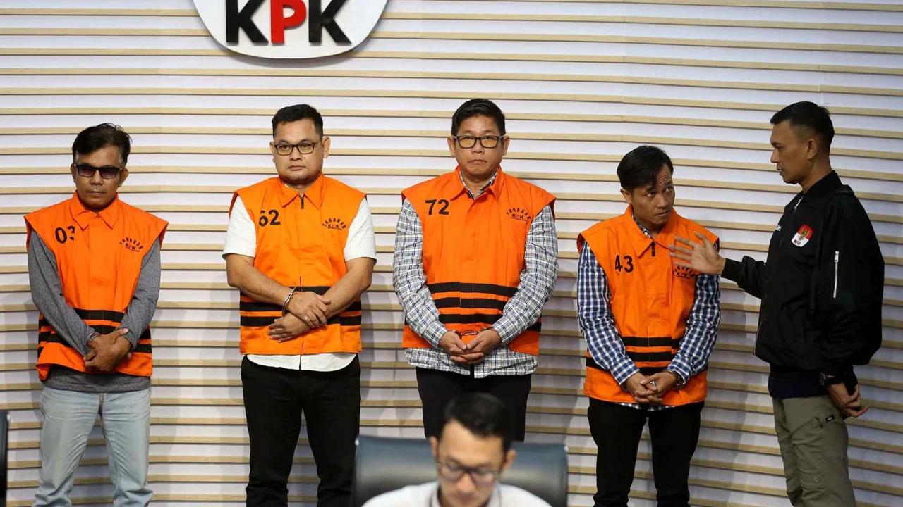 FOTO: KPK Tahan Empat Tersangka Baru dalam Kasus Suap Proyek PUPR OKU