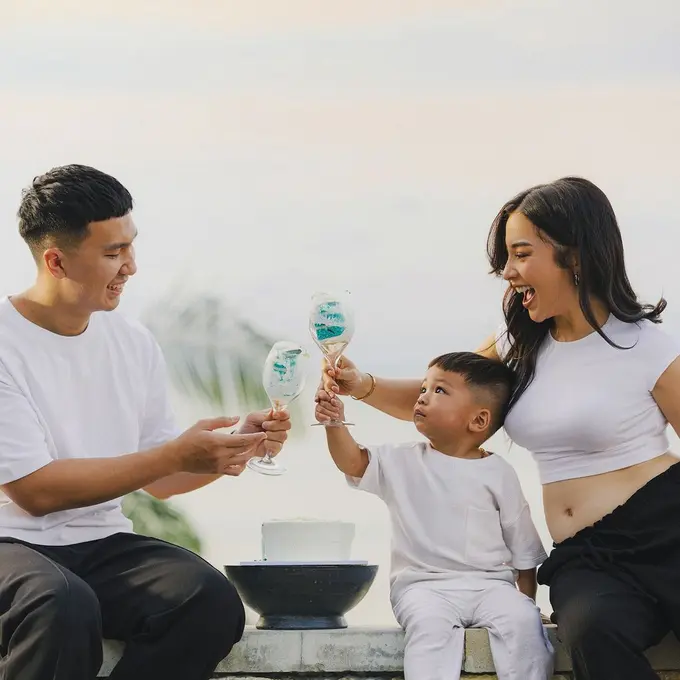 6 Potret Nikita Willy Umumkan Hamil Anak Kedua, Sekalian Ungkap Jenis Kelamin