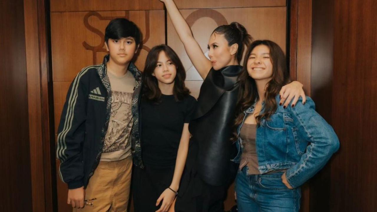 7 Potret Artis yang Terlihat Awet Muda Bersama Anak Mereka, Hubungan Ibu-Anak atau Kakak-Adik?