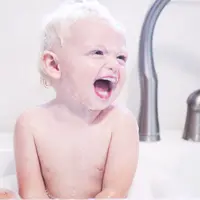 Anak kadang susah mandi/copyright: unsplash/sharon mccutcheon