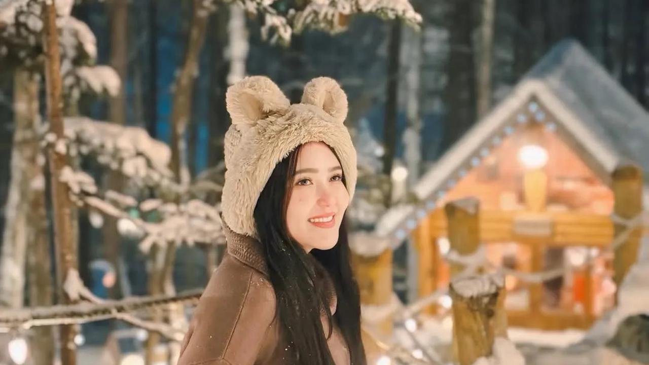 Via Vallen Hamil Anak Kedua, Ungkap Kabar Bahagia Lewat Foto Keluarga