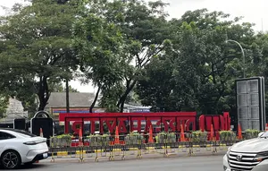 Tak Lagi Dipagari Besi, Mal Kokas Kini Dihiasi Ornamen HUT RI