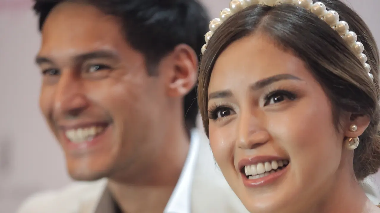 [Fimela] Prescon Lamaran Jessica Iskandar dan Richard Kyle