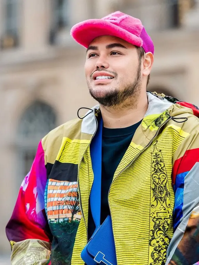 6 Potret Ivan Gunawan dengan Brewok Tebal dan Pipi Tirus, Banjir Pujian