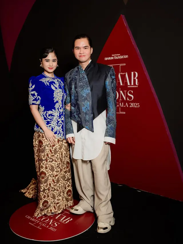 Potret Tissa Biani Pakai Kebaya Modern Siluet Encim Bordir, Kompak Bareng Dul Jaelani