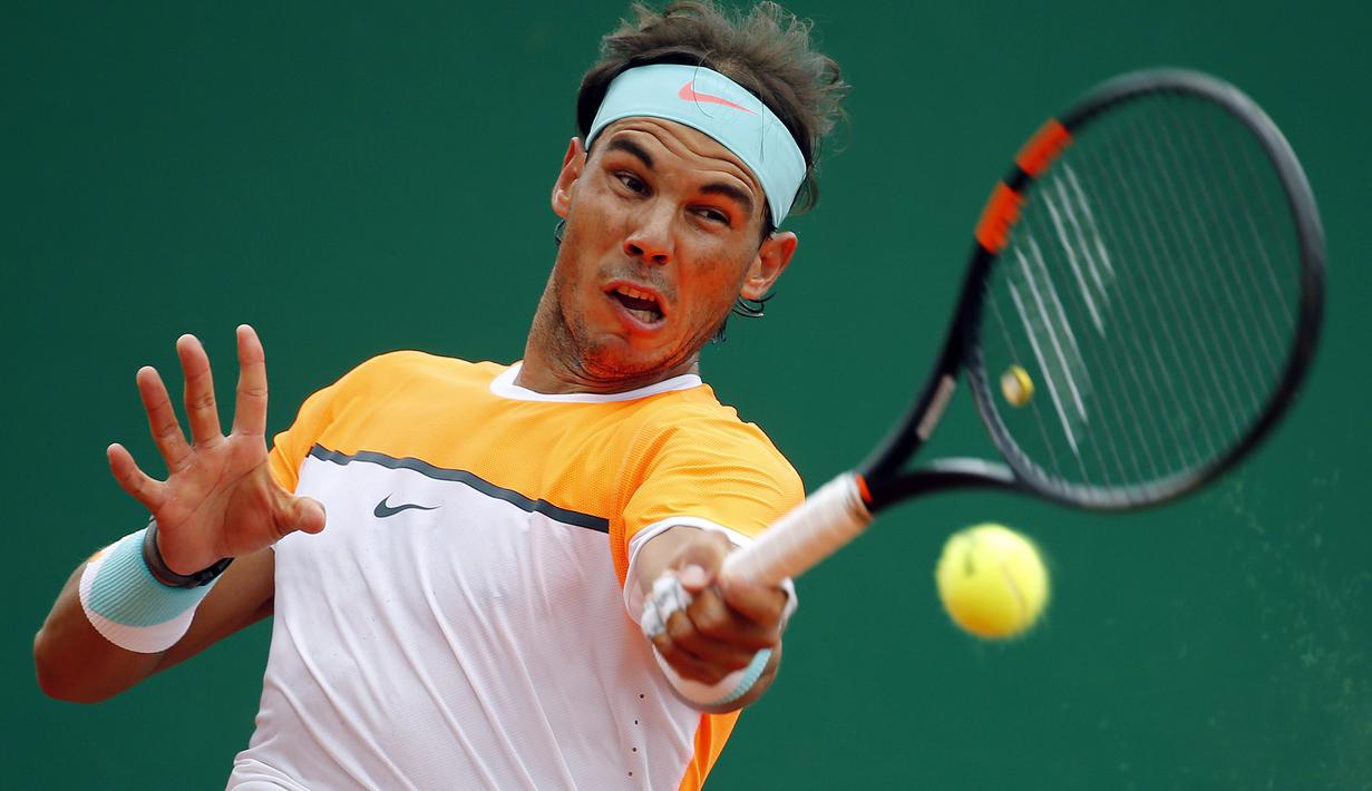 Pukulan kiri Nadal membawanya ke babak ketiga Monte Carlo Masters  (REUTERS/Eric Gaillard)