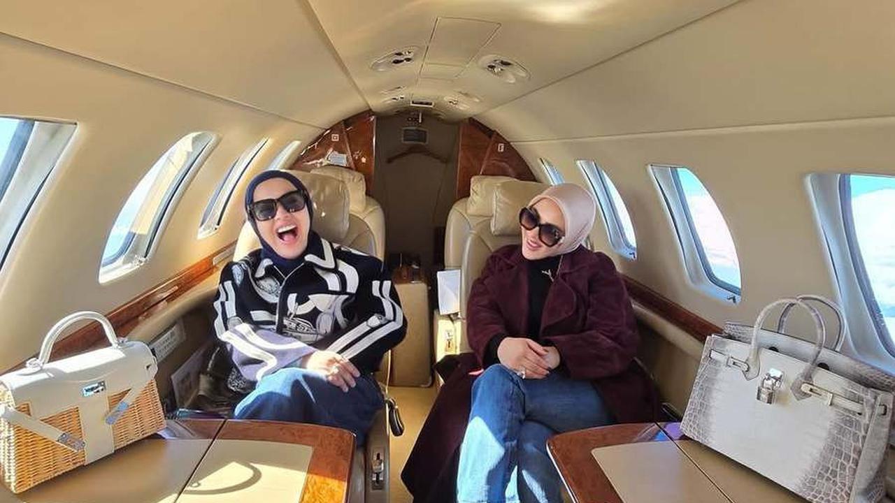 Potret Syahrini Tampil Mewah dan Elegan di Private Jet Menuju Karpet Merah Cannes 2025