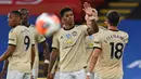 Striker Manchester United, Marcus Rashford, merayakan gol yang dicetaknya ke gawang Crystal Palace pada laga lanjutan Premier League di Selhurst Park, Jumat (17/7/2020) dini hari WIB. Manchester United menang 2-0 atas Crystal Palace. (AFP/Glyn Kirk)