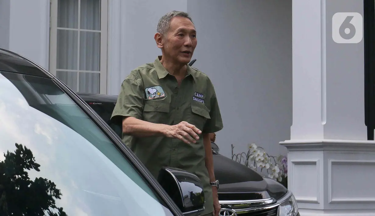 Pengusaha jalan tol, Jusuf Hamka bertemu dengan Mahfud MD di rumah Patra Kuningan No.15, Setiabudi, Jakarta Selatan. (Liputan6.com/Herman Zakharia)