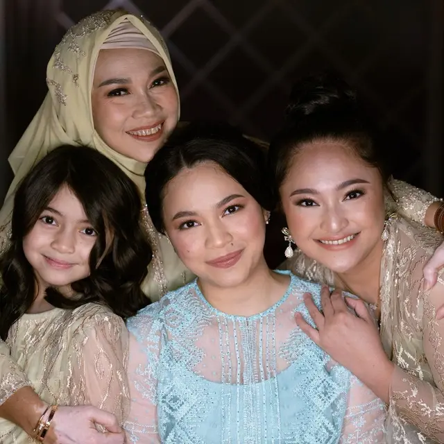 Marshanda dan Sienna Ameerah Kasyafani tampil kompak dalam acara lamaran Alyssa Ramadhani (Foto: Instagram/@marshanda99)