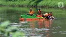 Perahu botol bekas plastik untuk operasi bersih sampah di aliran Kanal Banjir Timur kecamatan Duren Sawit. (merdeka.com/Imam Buhori)