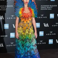 Penyanyi FKA Twigs dikabarkan hubungan asmaranya dengan sang tunangan, Robert Pattinson, telah bermasalah karena mereka berjauhan. (Bintang/EPA)