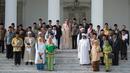 Raja Salman bin Abdulaziz al-Saud ditemani Presiden Jokowi saat berfoto bersama sejumlah tokoh Islam di Istana Merdeka, Jakarta, Kamis (2/3).(Liputan6.com/Pool/Rosa Pangabean)