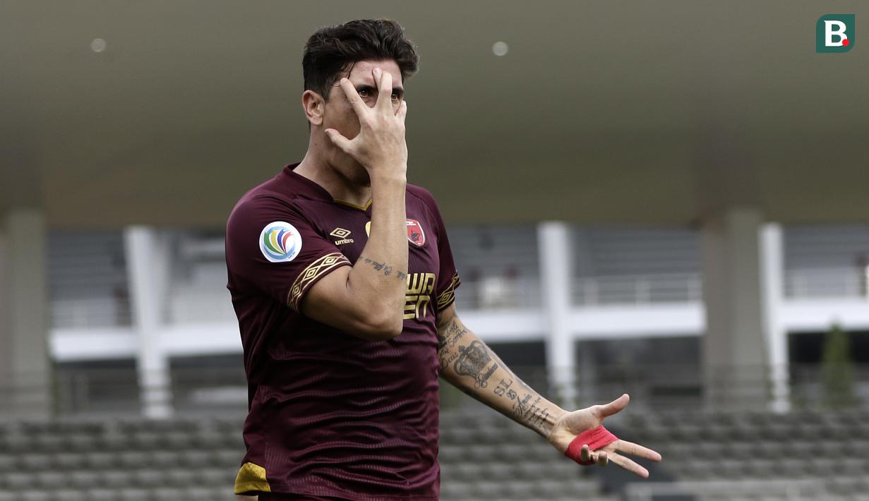 Striker PSM Makassar, Giancarlo Rodrigues, melakukan selebrasi usai mencetak gol ke gawang Shan United pada laga Piala AFC 2020 di Stadion Madya, Senayan, Jakarta, Rabu (26/2). PSM menang 3-1 atas Shan United. (Bola.com/Yoppy Renato)