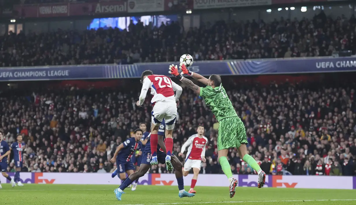 Berkat hasil ini, Arsenal akhirnya meraih kemenangan pertama mereka di League Phase Liga Champions musim ini. Sementara itu, PSG menelan kekalahan setelah menang di laga pertama. (AP Photo/Alastair Grant)