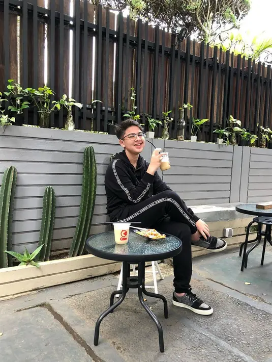 "Karena kambing kontes itu lumayan harganya, kambing kontes itu beda (kelasnya). Ada yang kemarin itu ditawar 850 juta sampai 1 miliar," kata Baim. [Instagram/baimalkatiri]