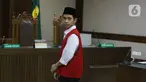 Luthfi Alfiandi terdakwa kasus dugaan melawan polisi saat aksi pelajar di depan Gedung DPR RI pada September 2019 lalu menjalani sidang putusan di Pengadilan Negeri Jakarta Pusat, Kamis (30/1/2020). Hakim memvonis Luthfi dengan hukuman empat bulan penjara. (Liputan6.com/Angga Yuniar)