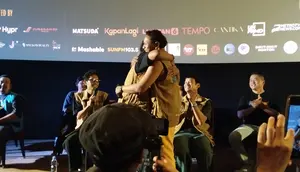 Erik Estrada Menangis Kenang Kebaikan Sutradara Film Ketok Mejik