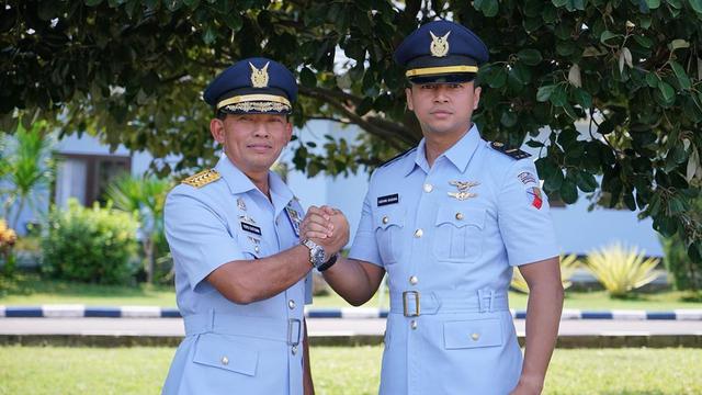 7 Gaya Deva Mahenra Saat Berperan Jadi Prajurit Tni Au Tampil Gagah Hot Liputan6 Com