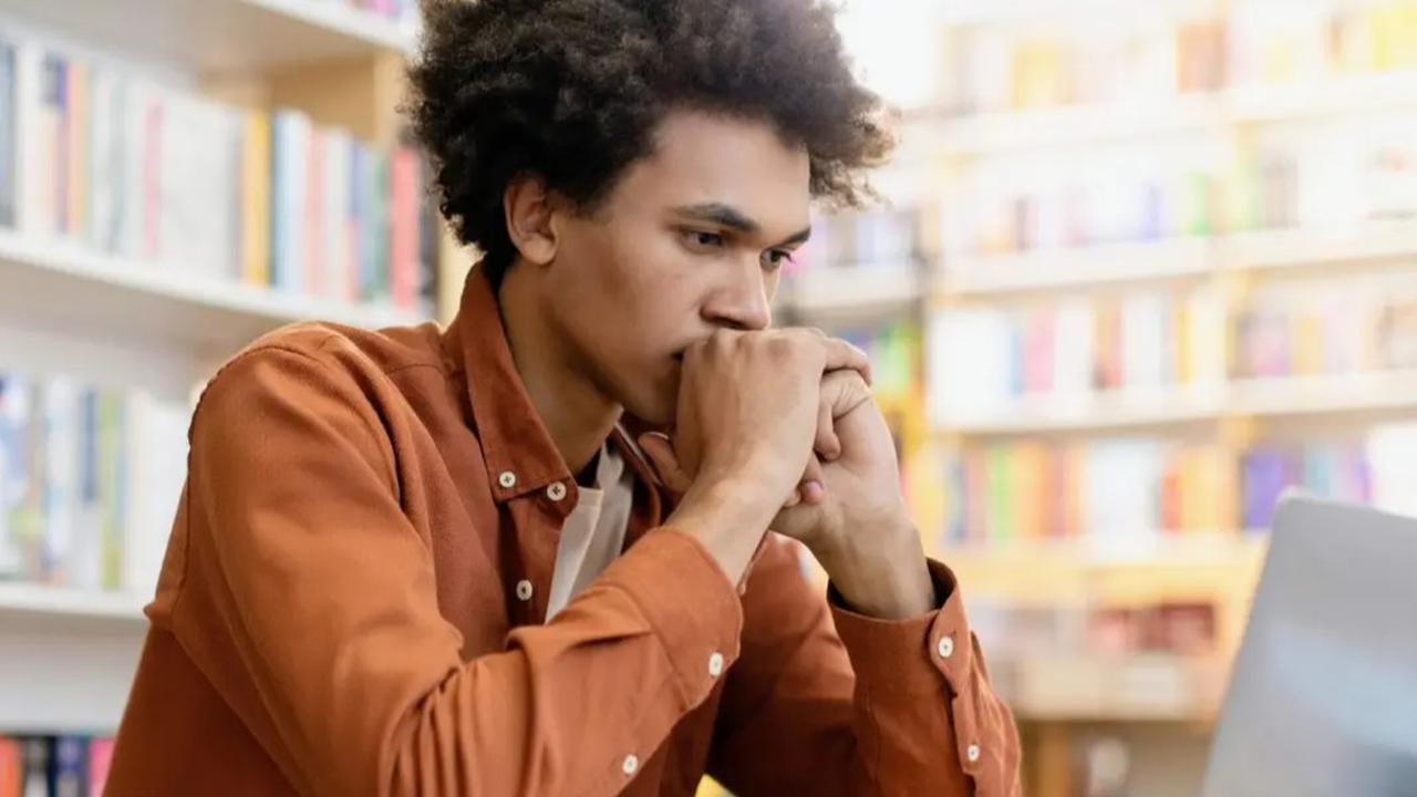 Mahasiswa Ikut Lomba Menulis Lawan AI, Hasilnya Sangat Tak Terduga