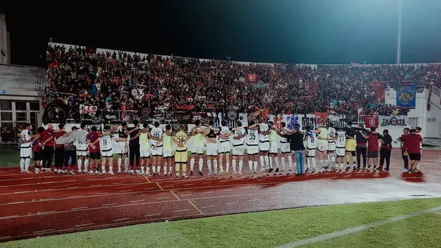 Persija Jakarta melawan Arema FC.