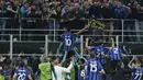 <p>Lautaro Martinez membuat Inter unggul 1-0 sekaligus menjauhkan agregat jadi 3-0 pada menit ke-74. Hingga laga berakhir, skor 1-0 bertahan dan Inter lolos ke final Liga Champions. (AP Photo/Antonio Calanni)</p>
