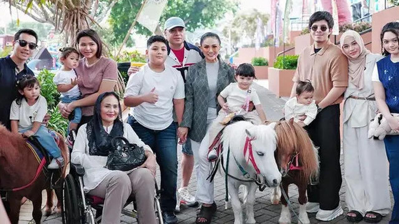 Krisdayanti Healing Bareng Kelurga saat Masa Tenang Pilkada 2024, Tampil Cantik dan Staylish Pakai Barang-Barang Branded