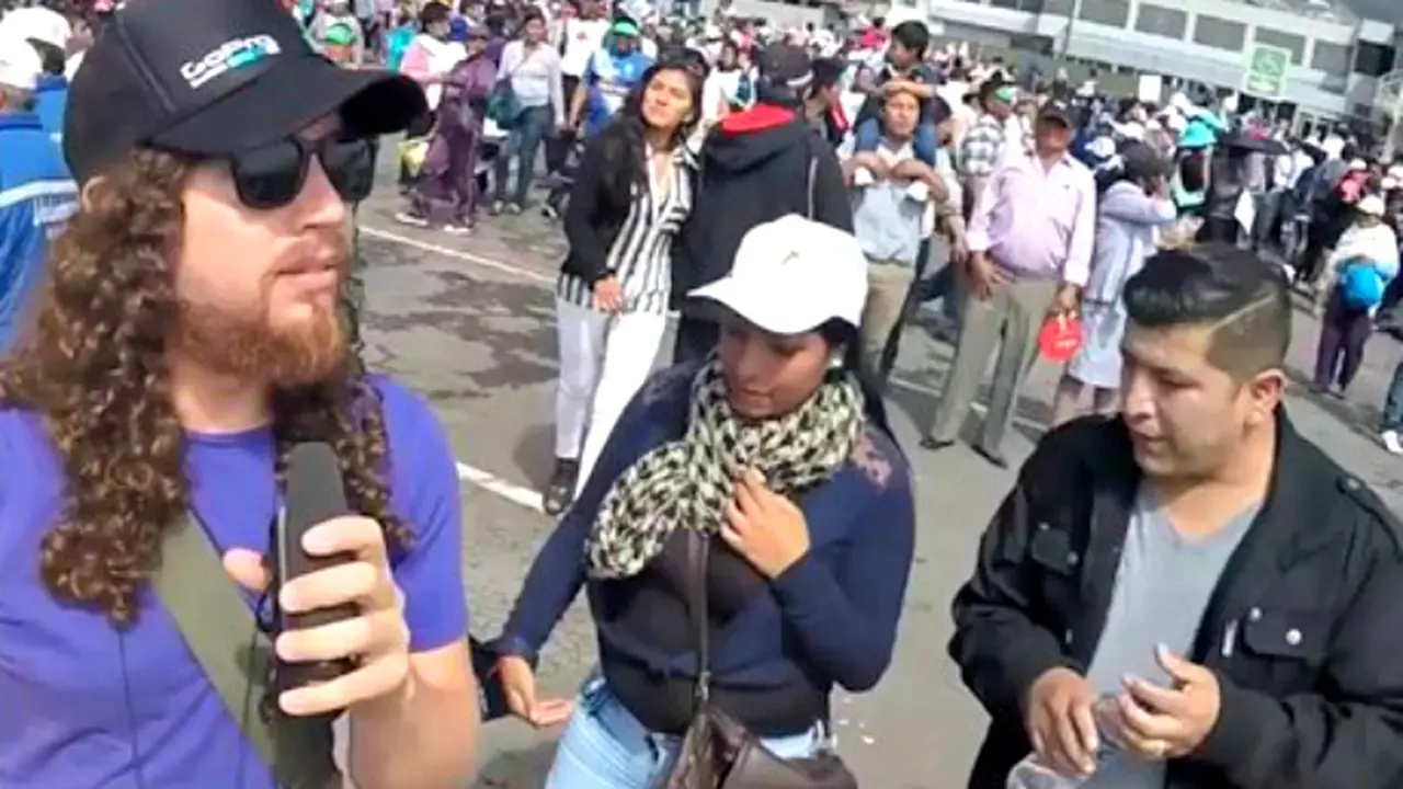 Foto Selfie Singkapkan Copet Beraksi Dalam Misa Paus Fransiskus