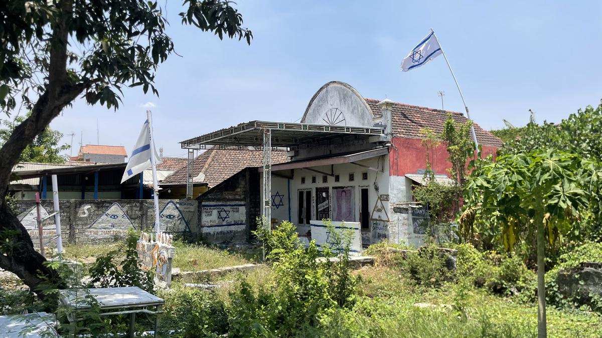Heboh Bendera Israel Berkibar di Rumah Warga Lamongan