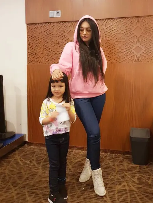 Denada dan Shakira Aurum