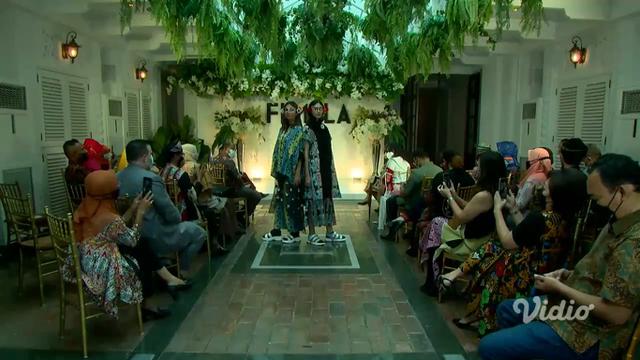 Fashion show motif batik pakis tenun di Fimela Magnificent 11.
