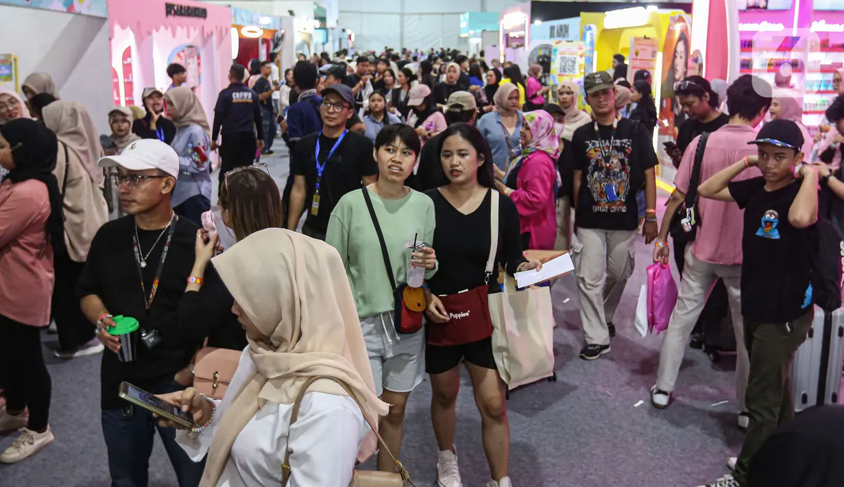 Tahun ini, Social Chic kembali menghadirkan kombinasi menarik antara fashion, beauty, musik, dan seni lewat beragam aktivitas yang akan memberikan pengalaman berbelanja yang unik dan berbeda. (Liputan6.com/Angga Yuniar)