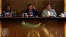 Wakil Ketua DPR Fadli Zon menerima kedatangan tersangka dugaan makar, Rachmawati Soekarnoputri di Gedung DPR, Jakarta, Selasa (10/1). Kepada Fadli Zon, Rachmawati menjelaskan kronologi penangkapan dirinya atas tuduhan makar. (Liputan6.com/Johan Tallo)
